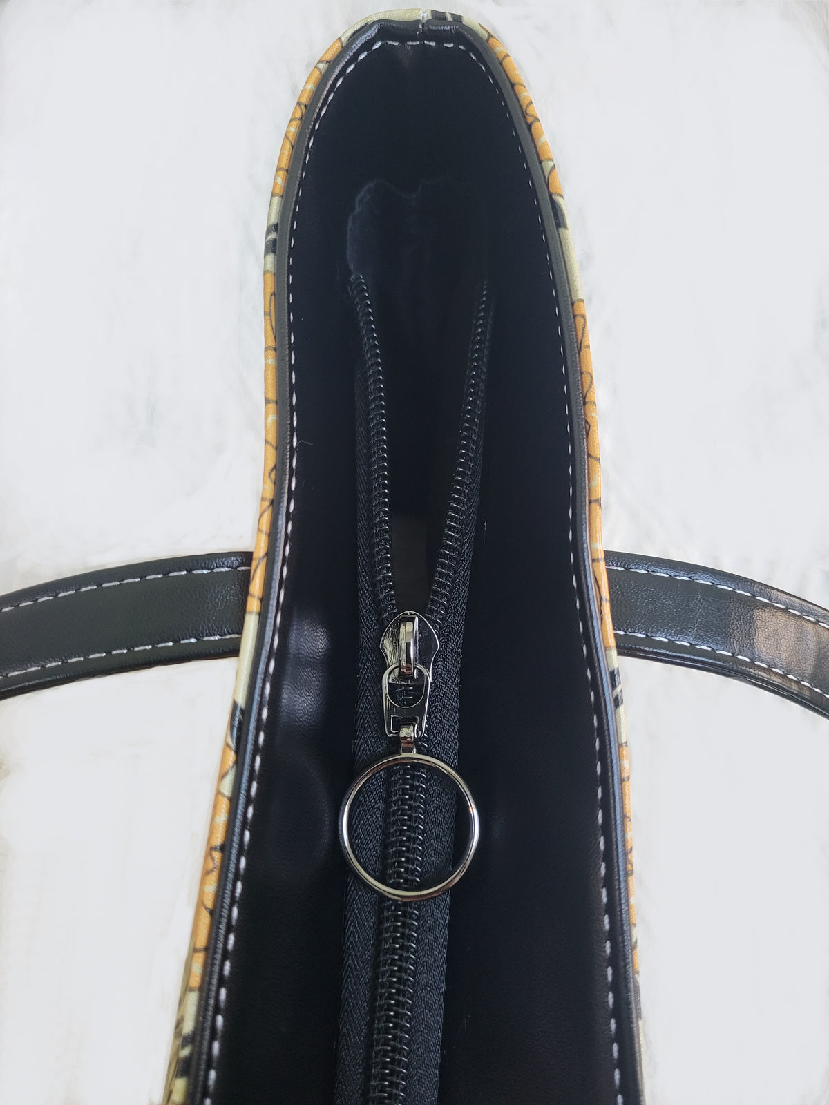 Dahlia tote zip close up